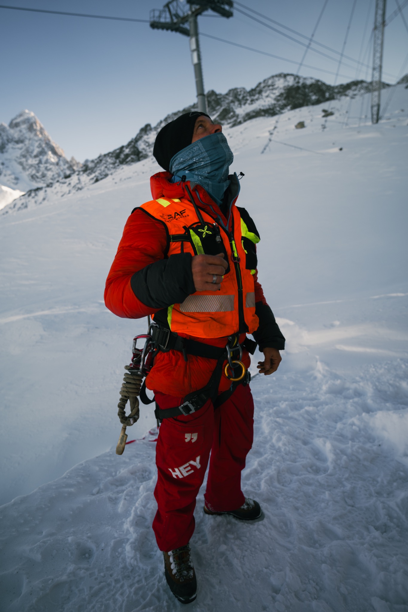 Portrait d’un membre de l’équipe SAF en montagne