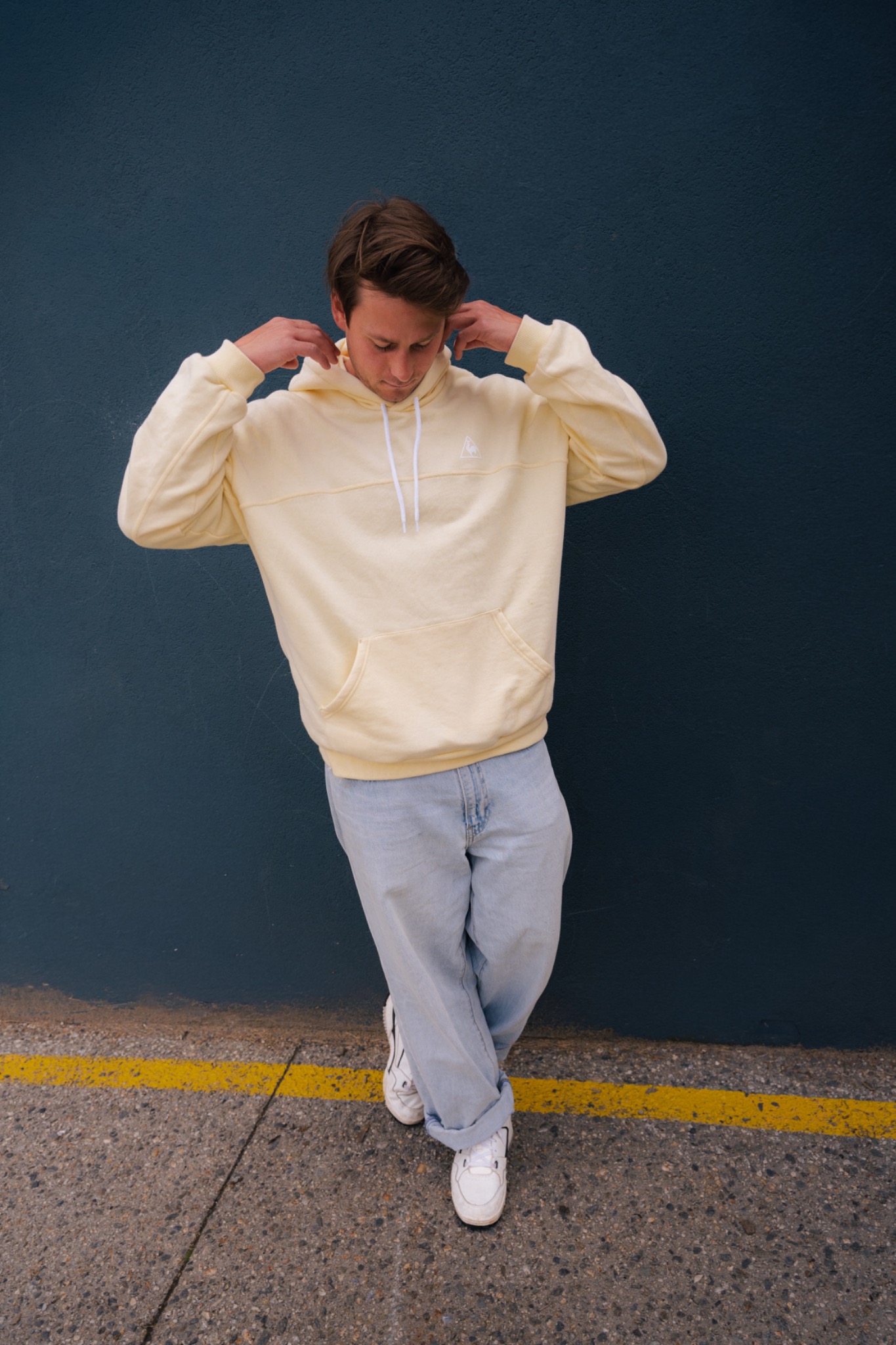 Merlin Surget ajuste son hoodie